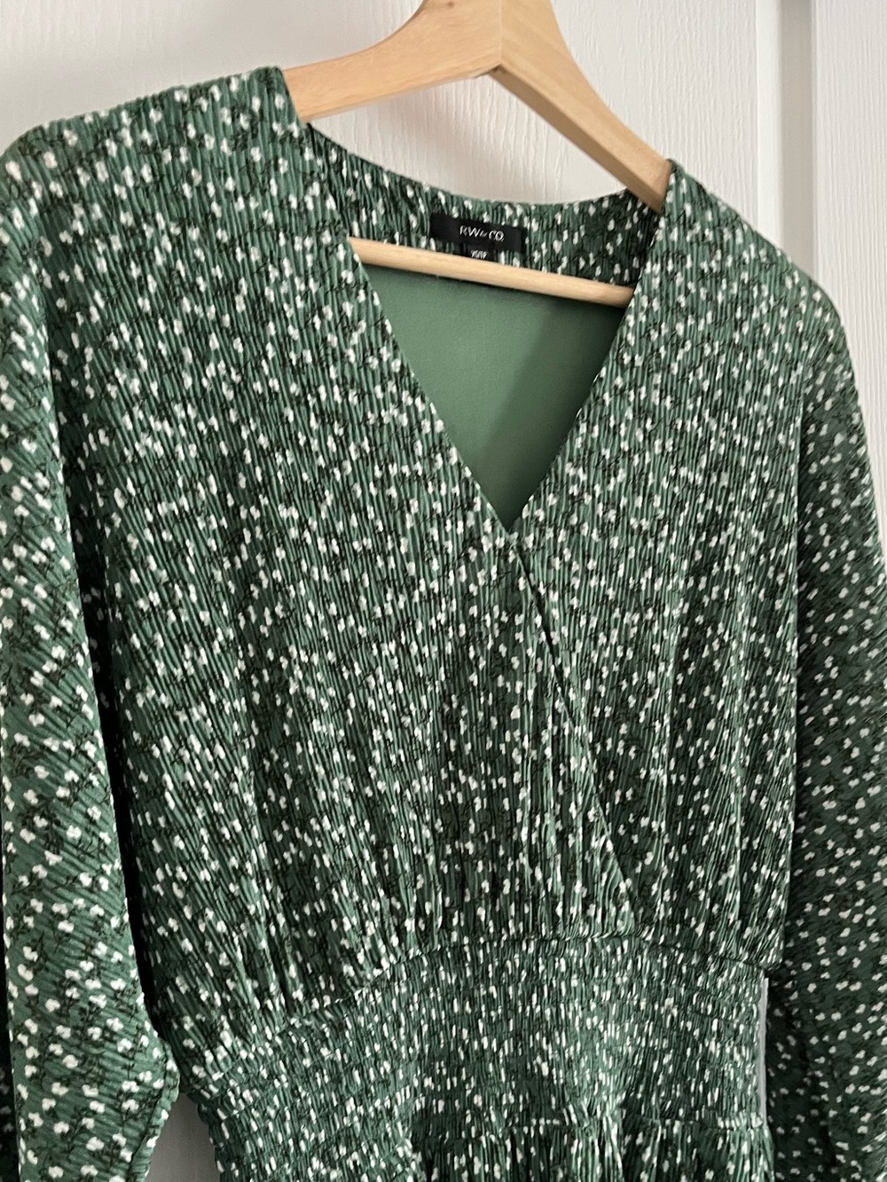 RW&CO. Green V-Neck Smocked-Waist Long Sleeve Dress XS - Picture 4 of 15